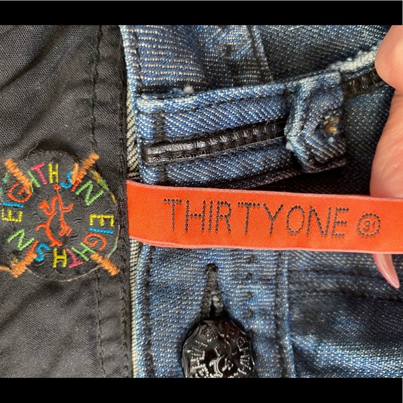 Jeans - Picture 8 of 9